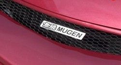 Эмблема (шильдик) решетки радиатора Mugen Hyundai Tiburon GK дорестайлинг (2001-2004)