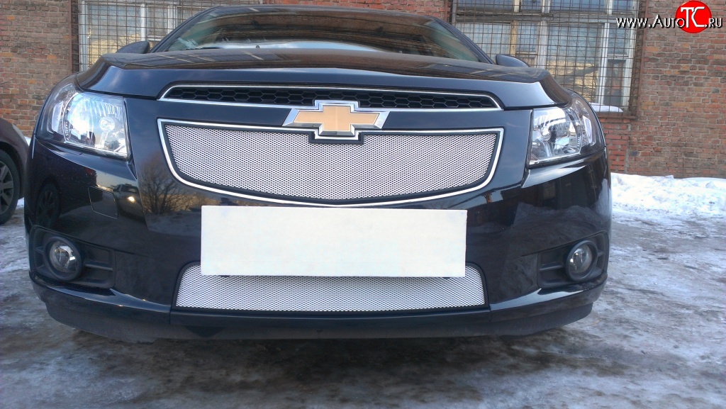 1 559 р. Нижняя сетка на бампер Russtal (хром)  Chevrolet Cruze ( J300,  J305) (2009-2015) седан дорестайлинг, хэтчбек дорестайлинг, седан рестайлинг, хэтчбек рестайлинг  с доставкой в г. Тольятти