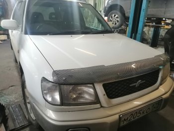 2 459 р. Дефлектор капота CA-Plastiс  Subaru Forester  SF (1997-2000) дорестайлинг (Шелкография карбон-серебро)  с доставкой в г. Тольятти. Увеличить фотографию 3