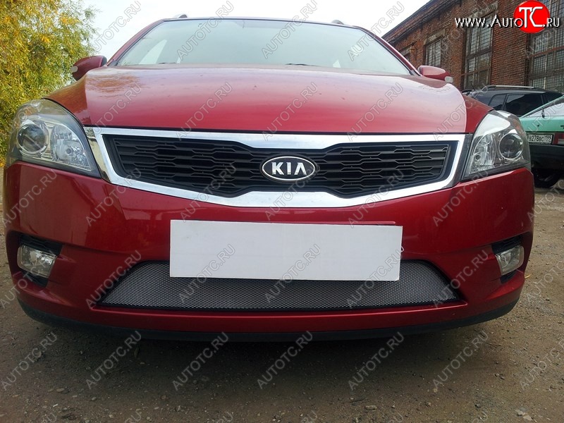 1 539 р. Защитная сетка на бампер Russtal (хром)  KIA Ceed  1 ED (2010-2012) рестайлинг универсал, рестайлинг, хэтчбэк 5 дв.  с доставкой в г. Тольятти