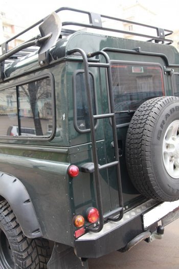 6 499 р. Лестница на крышу РИФ Land Rover Defender 90 1 L316 рестайлинг 3дв. (2007-2016)  с доставкой в г. Тольятти. Увеличить фотографию 2