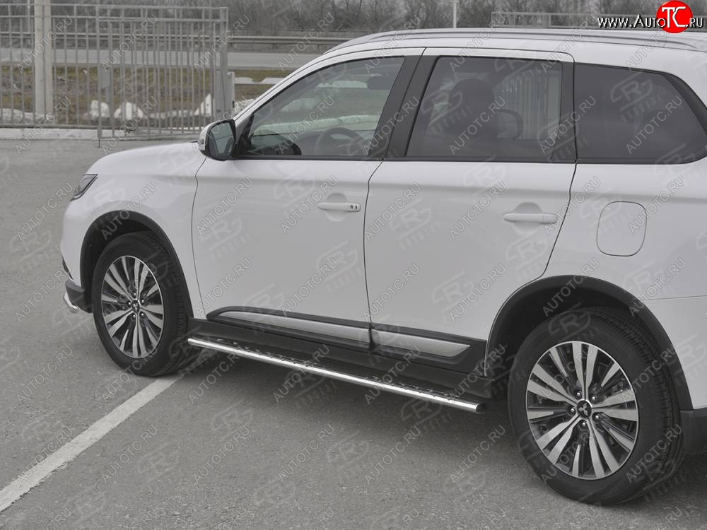 21 749 р. Защита порогов (Ø75x42 мм с проступью, нержавейка) Russtal Mitsubishi Outlander GF 3-ий рестайлинг (2018-2022)  с доставкой в г. Тольятти