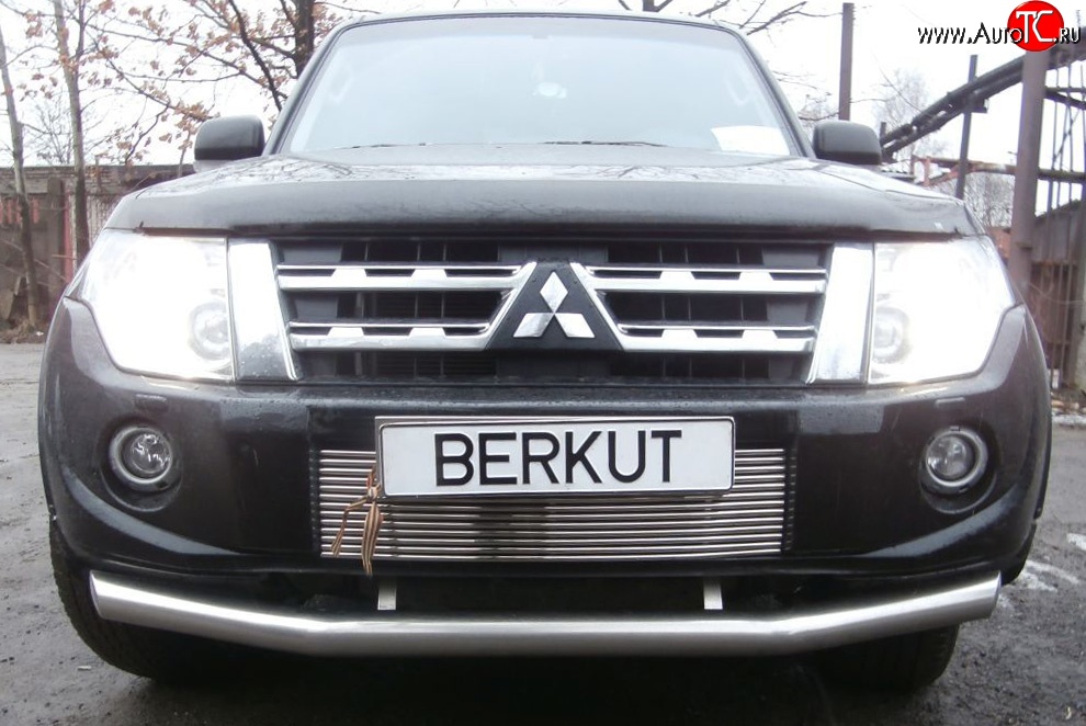 5 699 р. Декоративная вставка воздухозаборника (рестайлинг) Berkut Mitsubishi Pajero 4 V90 дорестайлинг (2006-2011)  с доставкой в г. Тольятти