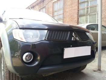 3 779 р. Защитная сетка в бампер (низ, ячейка 3х7 мм) Alfeco Стандарт Mitsubishi L200 4  дорестайлинг (2006-2014) (Чёрная)  с доставкой в г. Тольятти. Увеличить фотографию 3