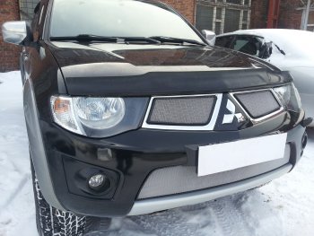 3 899 р. Защитная сетка в бампер (низ, ячейка 3х7 мм) Alfeco Стандарт Mitsubishi Pajero Sport PB дорестайлинг (2008-2013) (Хром)  с доставкой в г. Тольятти. Увеличить фотографию 3