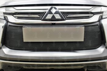 4 199 р. Защитная сетка в бампер (низ, ячейка 3х7 мм) Стрелка11 Стандарт Mitsubishi Pajero Sport QE дорестайлинг (2015-2021) (Чёрная)  с доставкой в г. Тольятти. Увеличить фотографию 3