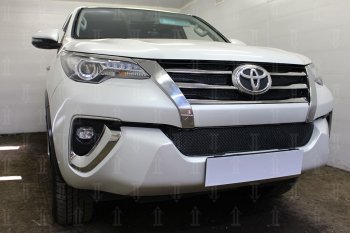 4 999 р. Защитная сетка в бампер (низ, ячейка 4х10 мм) Стрелка11 Премиум Toyota Fortuner AN160 дорестайлинг (2015-2020) (Чёрная)  с доставкой в г. Тольятти. Увеличить фотографию 3