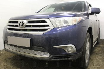 4 749 р. Защитная сетка в бампер (низ, ячейка 4х10 мм) Стрелка11 Премиум Toyota Highlander XU40 рестайлинг (2010-2013) (Хром)  с доставкой в г. Тольятти. Увеличить фотографию 3