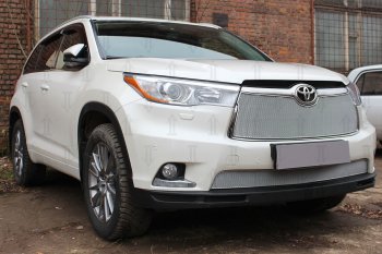 4 199 р. Защитная сетка в бампер (низ, ячейка 4х10 мм) Стрелка11 Премиум Toyota Highlander XU50 дорестайлинг (2013-2017) (Хром)  с доставкой в г. Тольятти. Увеличить фотографию 2