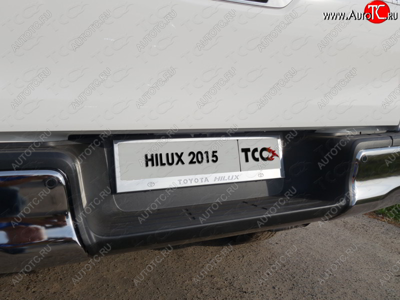 6 449 р. Рамка гос. номера ТСС Тюнинг  Toyota Hilux  AN120 (2016-2020) дорестайлинг, 1-ый рестайлинг (нержавейка)  с доставкой в г. Тольятти