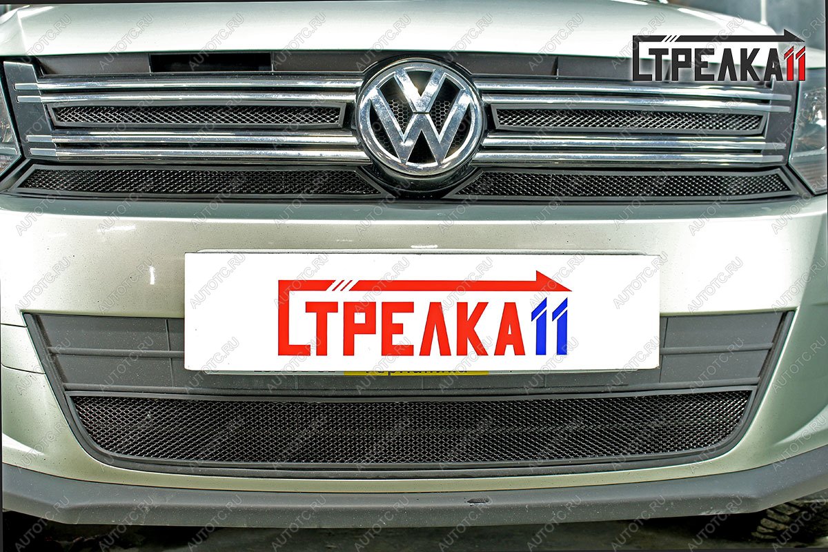 4 749 р. Защита радиатора (верх 4 части) Стрелка11 Стандарт Volkswagen Tiguan NF рестайлинг (2011-2017) (черная)  с доставкой в г. Тольятти