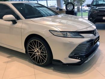 16 899 р. Накладка переднего бампера HEMMES Toyota Camry XV70 дорестайлинг (2017-2021)  с доставкой в г. Тольятти. Увеличить фотографию 4