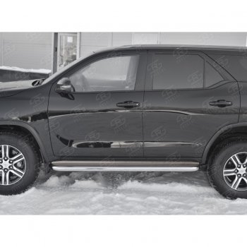 43 999 р. Порожки для ног (труба Ø63) SLITKOFF  Toyota Fortuner  AN160 (2015-2025) дорестайлинг, рестайлинг (лист - нержавейка, профиль - нержавейка)  с доставкой в г. Тольятти. Увеличить фотографию 2