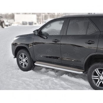 43 999 р. Порожки для ног (труба Ø63) SLITKOFF  Toyota Fortuner  AN160 (2015-2025) дорестайлинг, рестайлинг (лист - нержавейка, профиль - нержавейка)  с доставкой в г. Тольятти. Увеличить фотографию 3