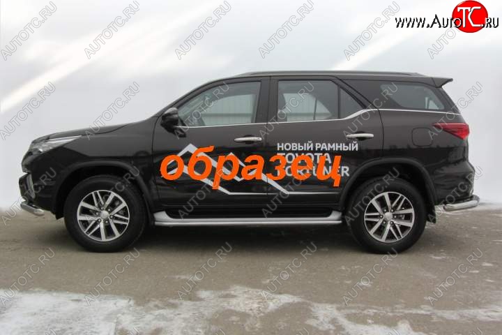 10 999 р. Защита порогов (Ø42 мм, окрашенная) Slitkoff Toyota Fortuner AN160 дорестайлинг (2015-2020) (Цвет: серебристый)  с доставкой в г. Тольятти