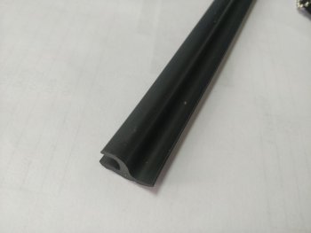 299 р. Универсальный уплотнитель FlexLine (16 mm U-LIP с хром полосой, 1 погонный метр) Nissan Cefiro A32 (1994-1998)  с доставкой в г. Тольятти. Увеличить фотографию 3