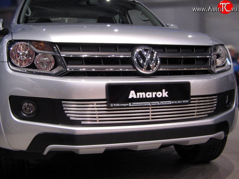 8 399 р. Декоративная вставка воздухозаборника Berkut Volkswagen Amarok дорестайлинг (2009-2016)  с доставкой в г. Тольятти