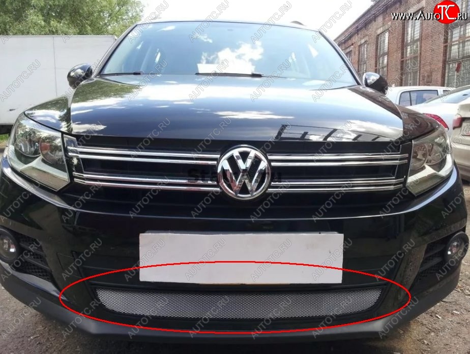 2 799 р. Защитная решётка в воздуховод автомобиля Russtal (хром)  Volkswagen Tiguan  Mk2 (2016-2020) дорестайлинг  с доставкой в г. Тольятти