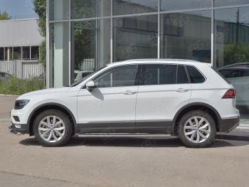 31 649 р. Защита порогов (Ø120х60 мм с проступью, NOT R-LINE) Russtal Volkswagen Tiguan Mk2 рестайлинг (2020-2022) (полированная нержавейка)  с доставкой в г. Тольятти. Увеличить фотографию 2