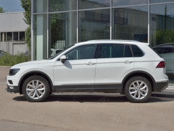 20 749 р. Защита порогов (Ø75х42 мм с проступью, NOT R-LINE) Russtal Volkswagen Tiguan Mk2 рестайлинг (2020-2022) (полированная нержавейка)  с доставкой в г. Тольятти. Увеличить фотографию 2